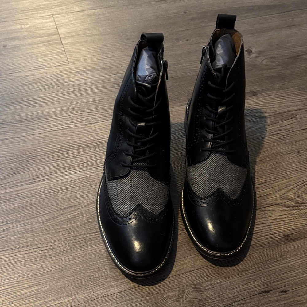 Elegant Black and Gray Men's Brogue Boots